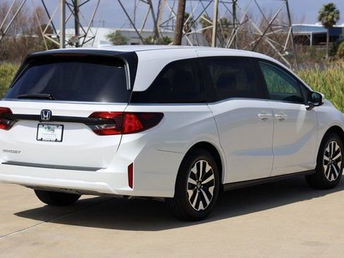 New 2026 Honda Odyssey EX-L image 8