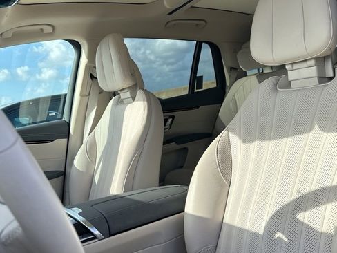 Used 2023 Mercedes-Benz EQS 450+ SUV image 9