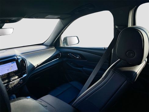 Used 2023 Chevrolet Traverse RS image 24