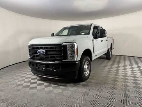 Used 2025 Ford F250 XL w/ FX4 Off-Road Package AWD/4WD image 3