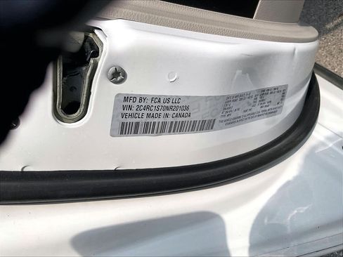 Used 2022 Chrysler Pacifica Limited FWD image 34