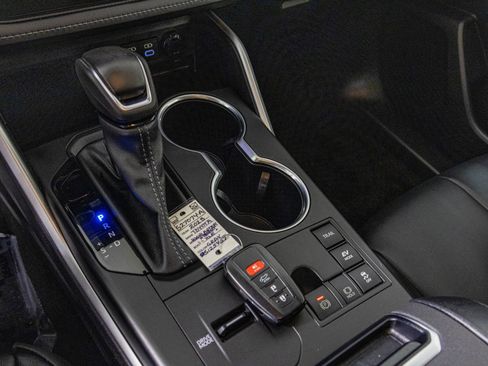 Used 2023 Toyota Highlander XLE image 26