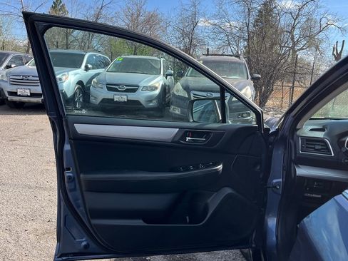 Used 2017 Subaru Outback 2.5i Premium image 10