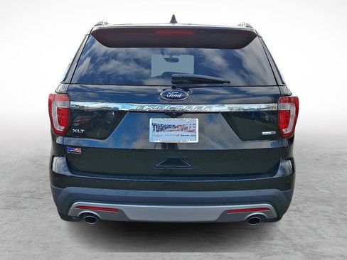 Used 2016 Ford Explorer XLT w/ Equipment Group 202A image 4