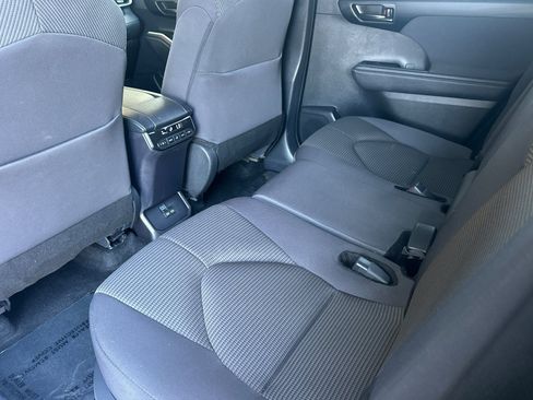 Certified 2025 Toyota Highlander LE AWD/4WD image 11