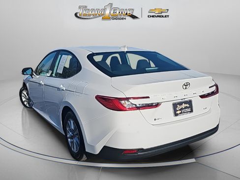 Used 2025 Toyota Camry LE image 6