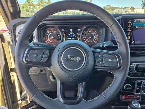Used 2025 Jeep Gladiator Sport AWD/4WD image 22