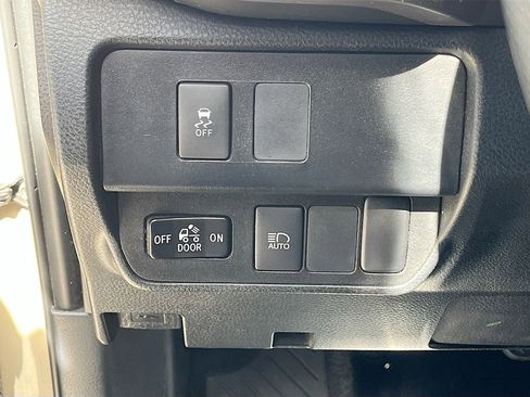 Used 2020 Toyota Tacoma SR5 w/ Technology Package image 10