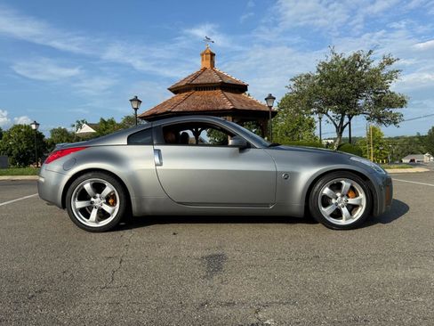 Used 2006 Nissan 350Z Track w/ (N93) Cargo Convenience Pkg image 4