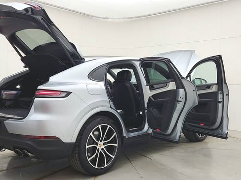 Used 2025 Porsche Cayenne E-Hybrid Coupe image 15