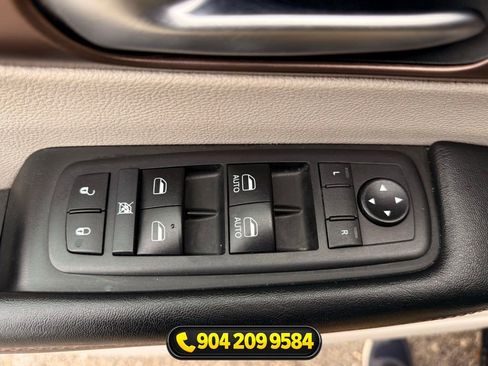 Used 2019 Chrysler Pacifica Touring-L FWD image 16