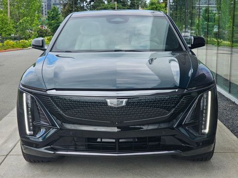 Used 2024 Cadillac Lyriq Sport AWD/4WD image 8
