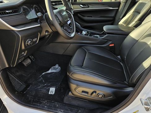 New 2026 Jeep Grand Cherokee Limited image 17