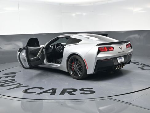Used 2016 Chevrolet Corvette Stingray Coupe w/ Carbon Flash Badge Package image 26