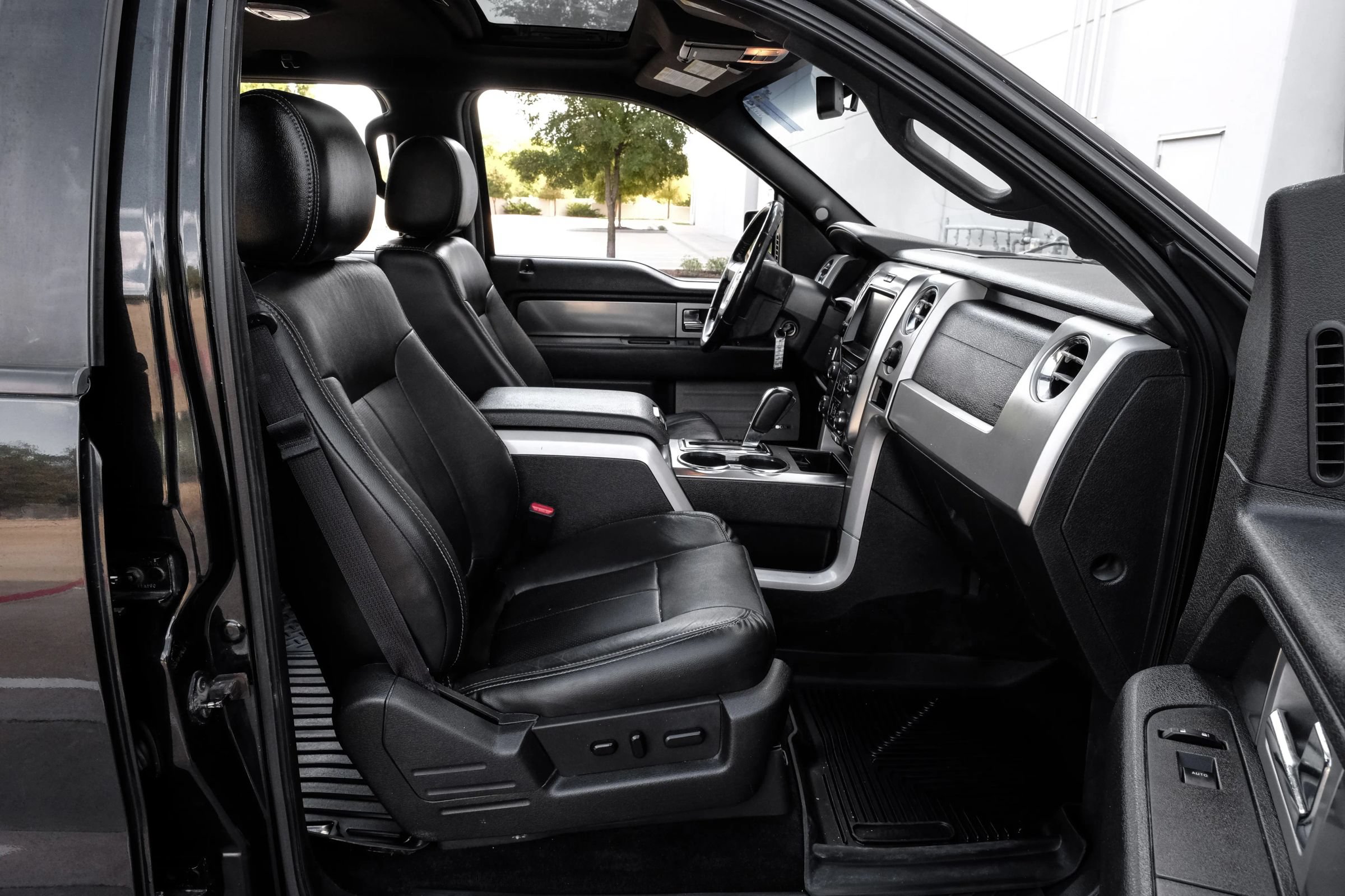 Used 2014 Ford F150 FX4 w/ Equipment Group 402A Luxury AWD/4WD image 40