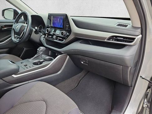 Used 2023 Toyota Highlander LE FWD image 21
