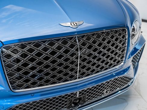 Used 2025 Bentley Bentayga Extended Wheelbase image 13