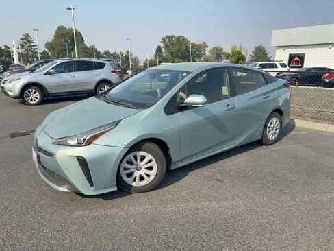 Used 2019 Toyota Prius LE w/ Preferred Accessory Package FWD image 1