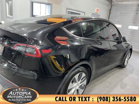 Used 2023 Tesla Model Y AWD image 6