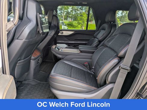 Certified 2025 Lincoln Navigator Black Label AWD/4WD image 9