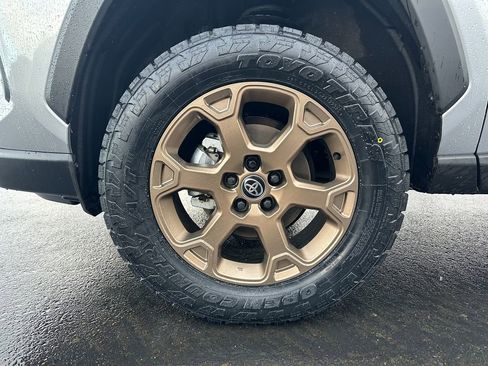 Used 2025 Toyota RAV4 XLE image 12