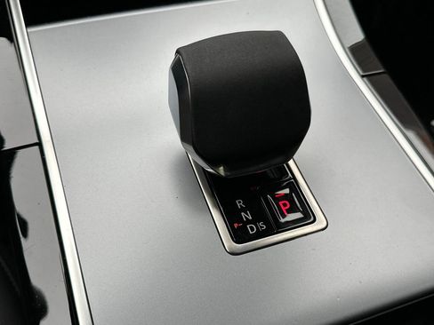 Used 2024 Land Rover Range Rover Evoque S image 18