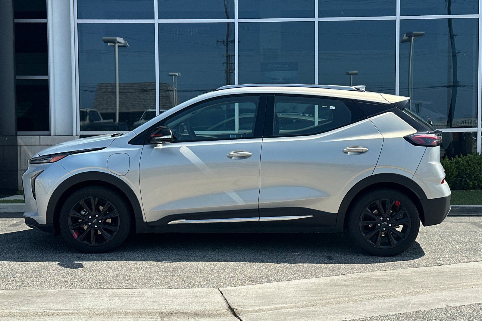 Used 2023 Chevrolet Bolt EUV Premier w/ Sun & Sound Package FWD image 7