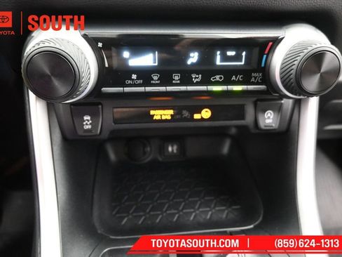 Used 2019 Toyota RAV4 LE w/ All Weather Liner Package AWD/4WD image 18