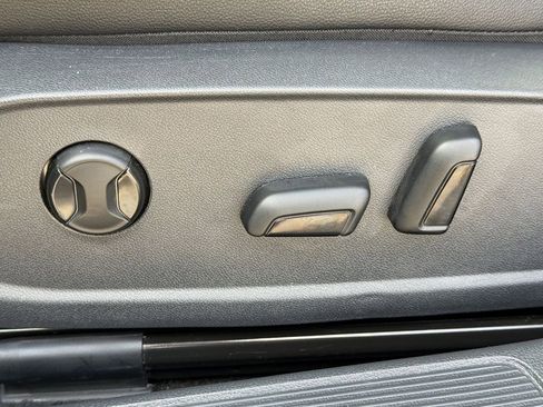 Used 2025 Volkswagen Jetta SE image 28