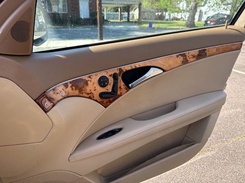 Used 2008 Mercedes-Benz E 350 4MATIC Sedan image 13