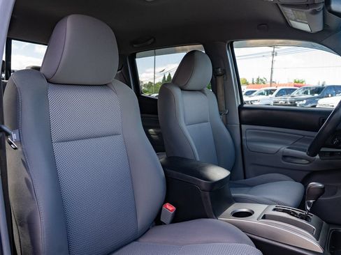 Used 2015 Toyota Tacoma PreRunner w/ TRD Off-Road Package RWD image 33