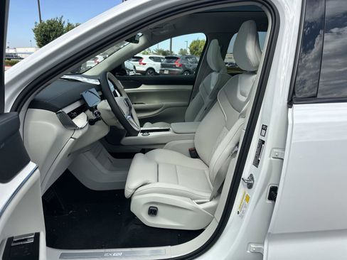 New 2025 Volvo EX90 Ultra w/ Protection Package Premier image 13