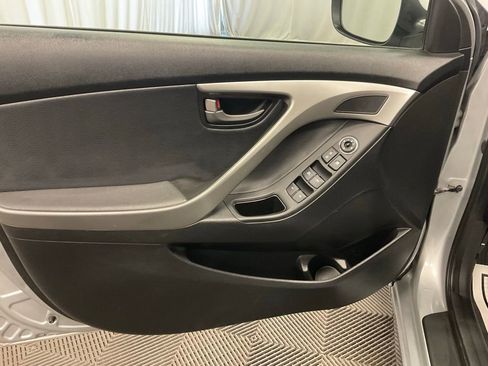 Used 2012 Hyundai Elantra Limited FWD image 10