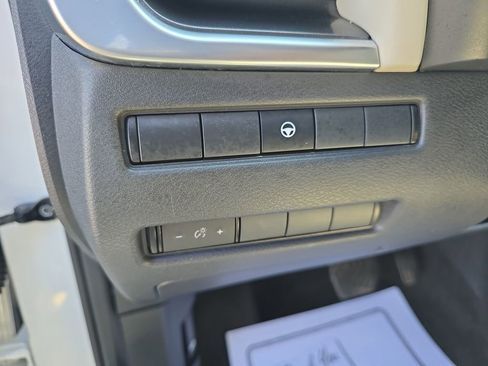 Used 2023 Nissan Rogue SV image 25