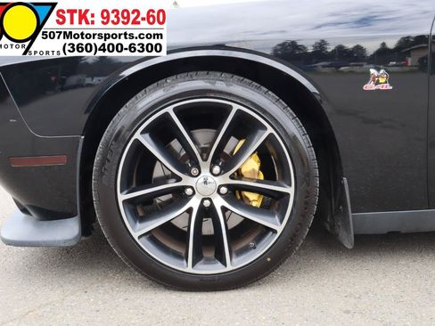 Used 2015 Dodge Challenger R/T Scat Pack w/ Leather Interior Group RWD image 23