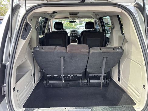 Used 2012 Dodge Grand Caravan SXT w/ UConnect Hands-Free Group FWD image 15