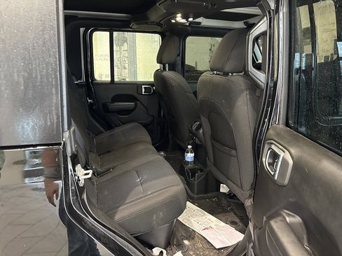 Used 2023 Jeep Gladiator Sport image 17