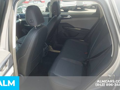 Used 2024 Volkswagen Taos SE FWD image 16