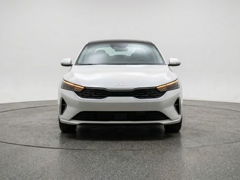 Used 2025 Kia K4 LXS image 2