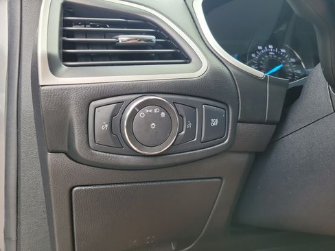 Used 2021 Ford Edge SE FWD image 21