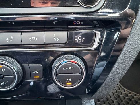Used 2017 Volkswagen Jetta GLI FWD image 15