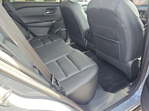 Used 2025 Nissan Rogue SL w/ Tech Package FWD image 12