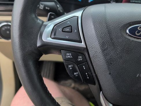 Used 2014 Ford Fusion SE w/ Equipment Group 202A FWD image 19