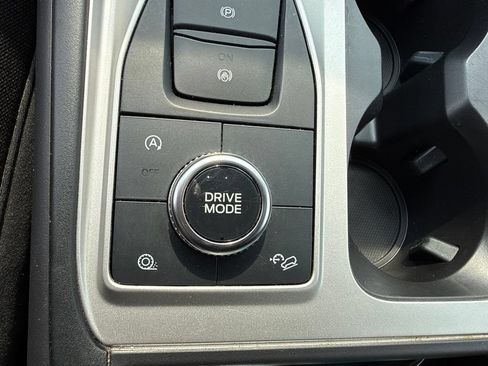 Used 2024 Ford Explorer XLT AWD/4WD image 32