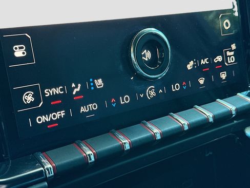 Used 2025 GMC Yukon AT4 w/ AT4 Premium Plus Package image 16