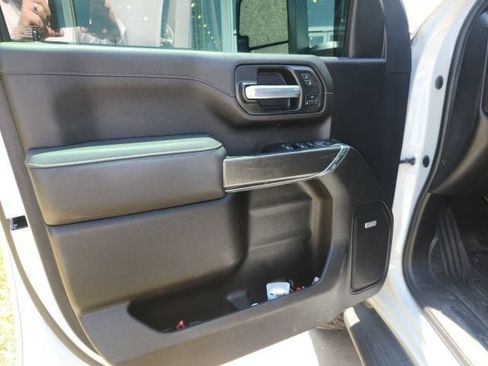 Used 2022 GMC Sierra 2500 AT4 w/ AT4 Premium Plus Package AWD/4WD image 13