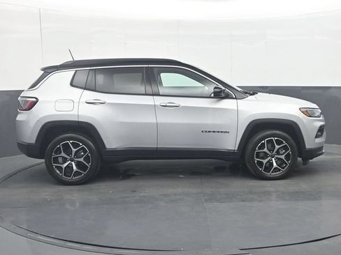 Used 2025 Jeep Compass Limited AWD/4WD image 8