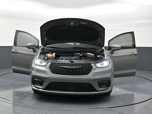 Used 2022 Chrysler Pacifica Limited w/ S Appearance Package image 34