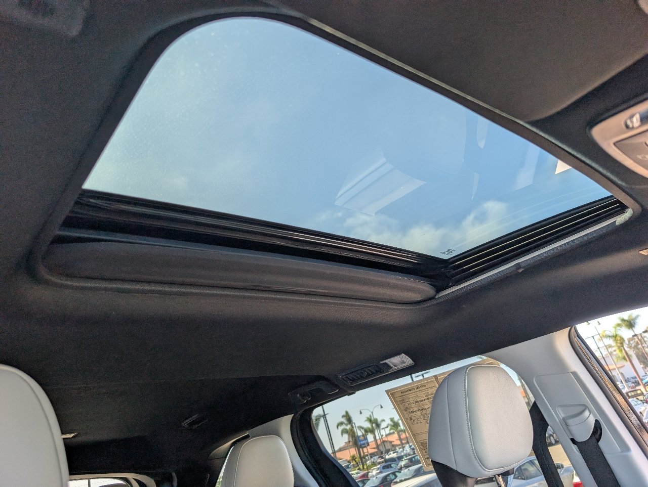Used 2026 Toyota Sienna XSE FWD image 3