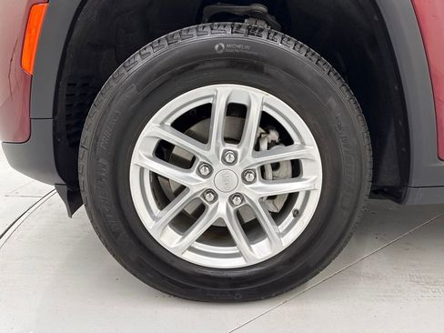 Used 2023 Jeep Grand Cherokee Laredo w/ Luxury Tech Group I image 9